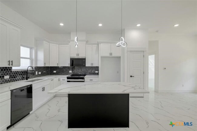 Building Photo - 121 Diamond Head Dr