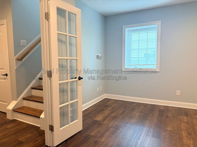 Building Photo - 305 Holly Thorn Trace