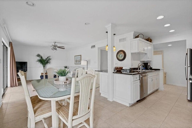 Building Photo - 125 Sunset Bay