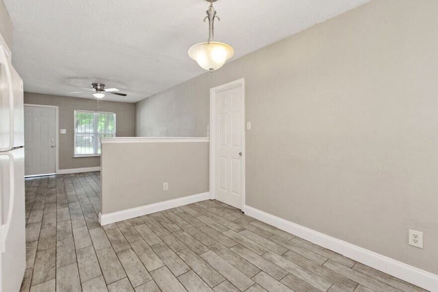 Building Photo - 6702 Colony Park Dr
