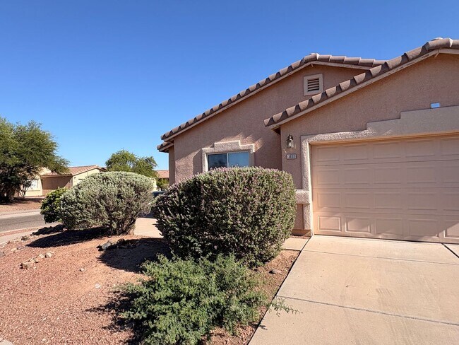Building Photo - 3Bed 2Bath West Side Home