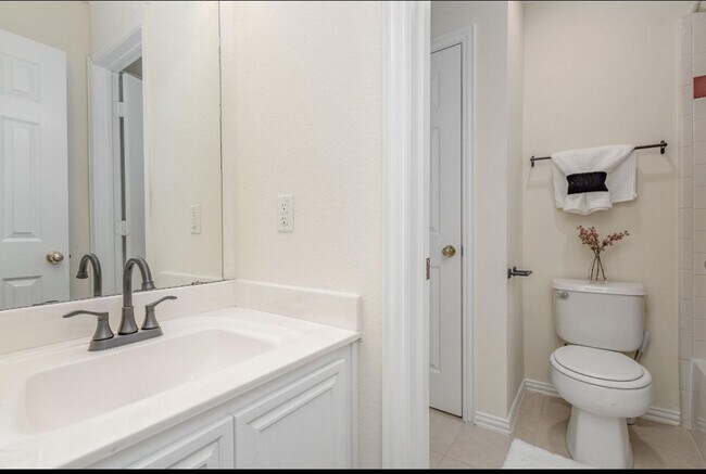 Building Photo - 9201 Royal Burgess Dr