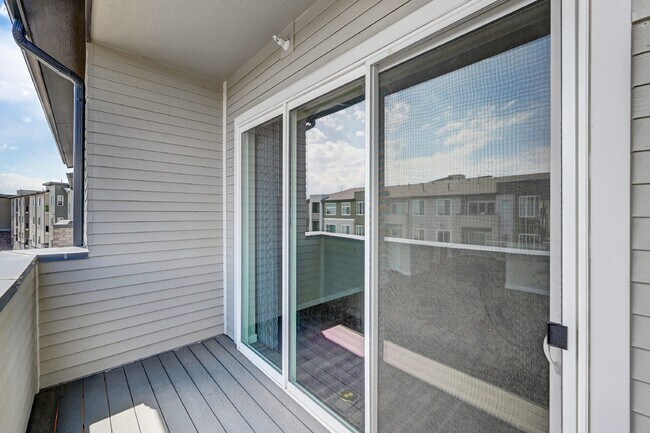 Building Photo - $2,000- 2 Bed, 2 Bath Condo in Littleton with AC and In Unit Laundry!