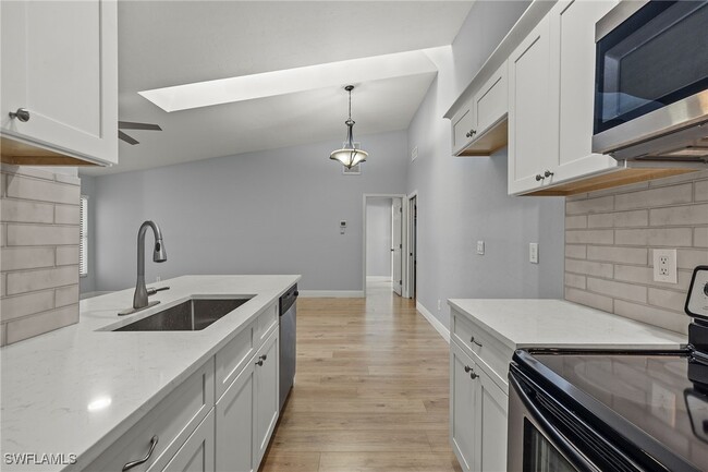 Building Photo - 1518 SW Courtyards Ln