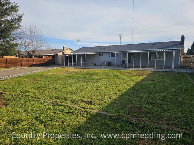 Building Photo - House with Huge Shop in the Heart of Redding Available Now!
