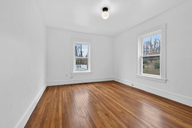 Building Photo - 166 Elliot St