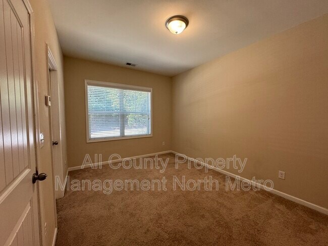 Building Photo - 837 Ivy Vine Pl