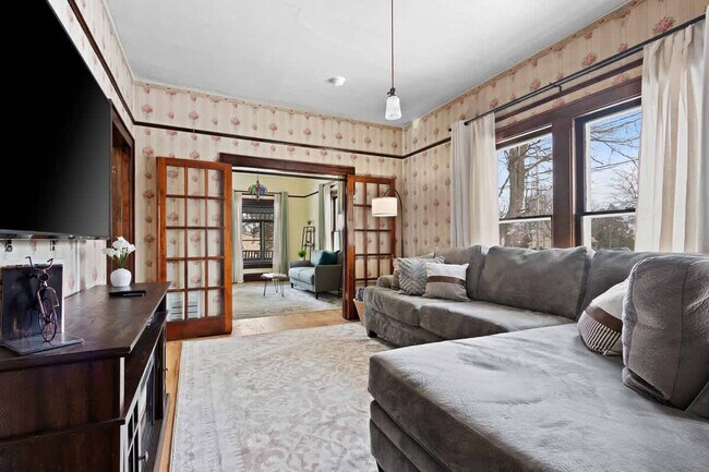 Building Photo - 100 W Main St