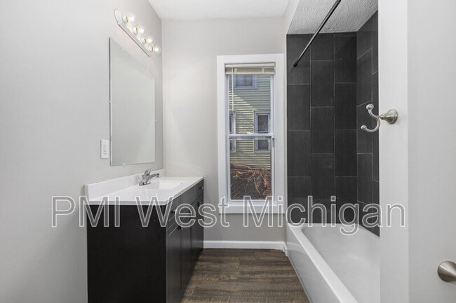Building Photo - 1038 3rd St NW