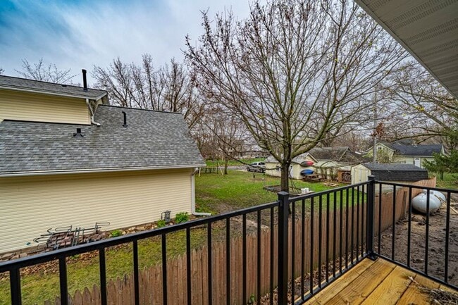Building Photo - Brand New 5 Bedroom Duplex Unit!