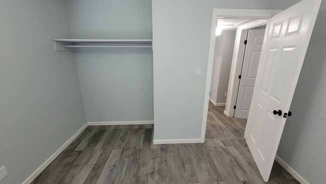 Building Photo - 2 Bedroom 1 Bath Home w/ Large Backyard fo...