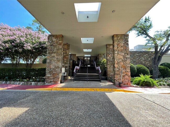 Building Photo - 12900 Walden Rd