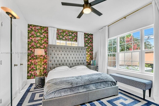 Building Photo - 4722 SW 5th St