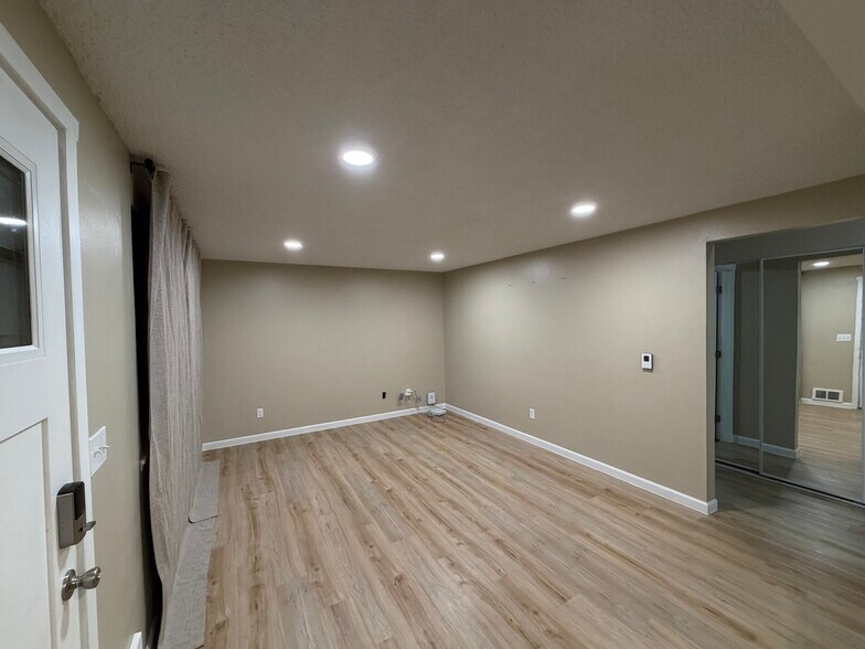 living room - 6722 S Monroe St