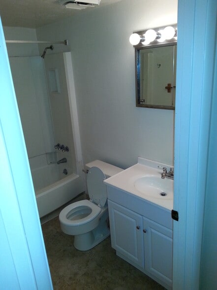 Bath - 102 Braden Ct