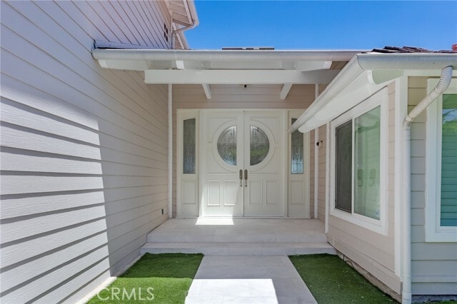 Building Photo - 16973 Strawberry Dr