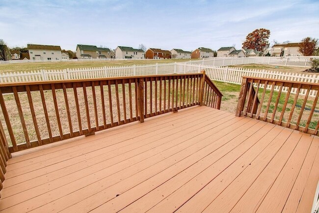 Building Photo - 183 Vintage Cir