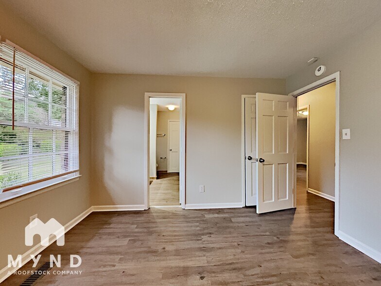 Building Photo - 204 Moon Cir