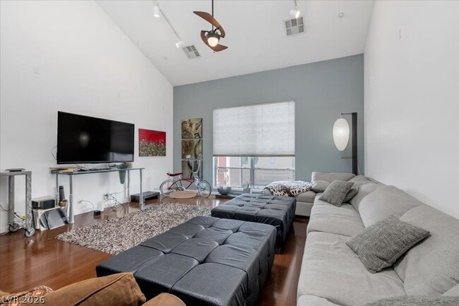 Building Photo - 2014 Pin Oak Ave