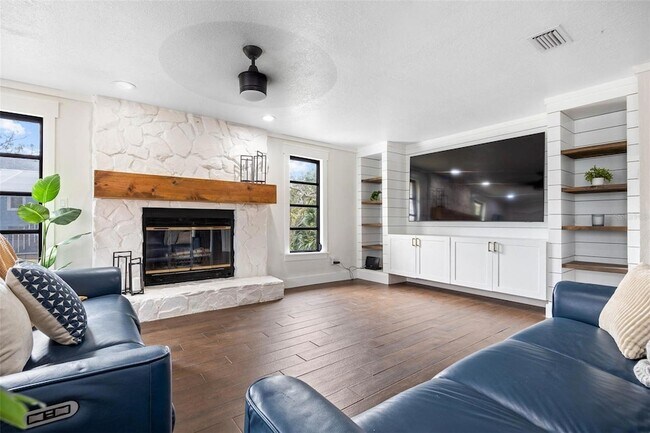 Building Photo - 12756 Poinsettia Ave