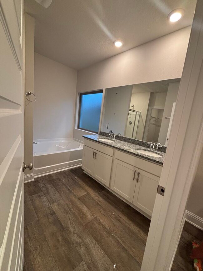 Building Photo - 14738 Dayton Cir