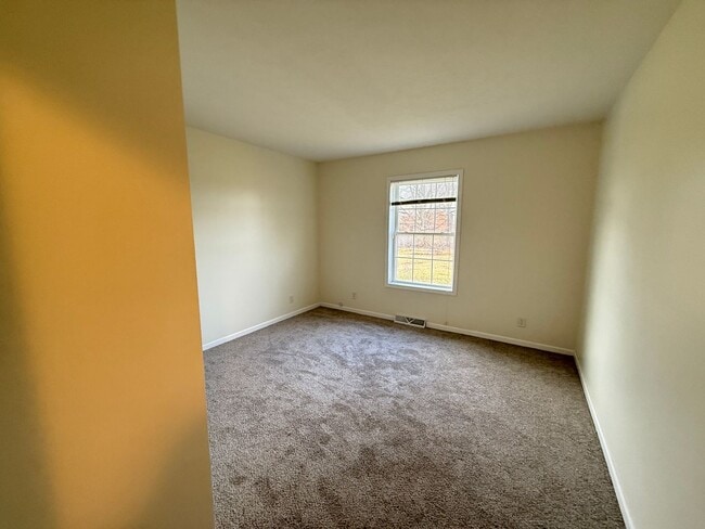 Building Photo - Spacious 3-Bedroom Home with Sunroom and Attached 2-Car Garage in Manchester, MI