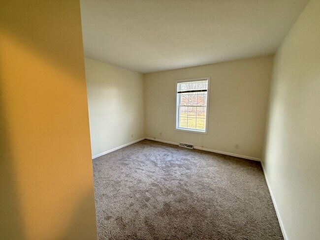 Building Photo - Spacious 3-Bedroom Home with Sunroom and Attached 2-Car Garage in Manchester, MI