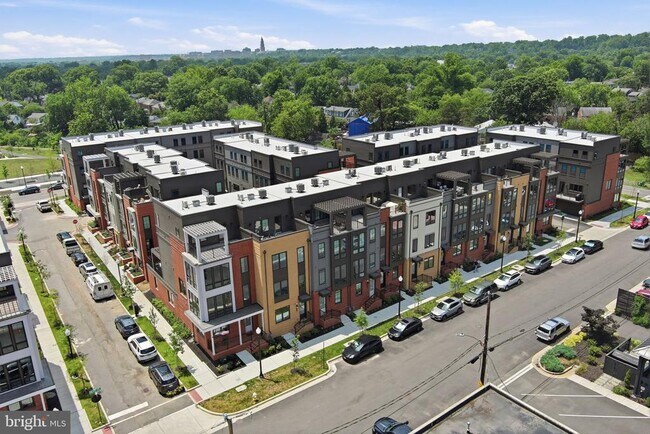 Building Photo - 329 Calvert Ave