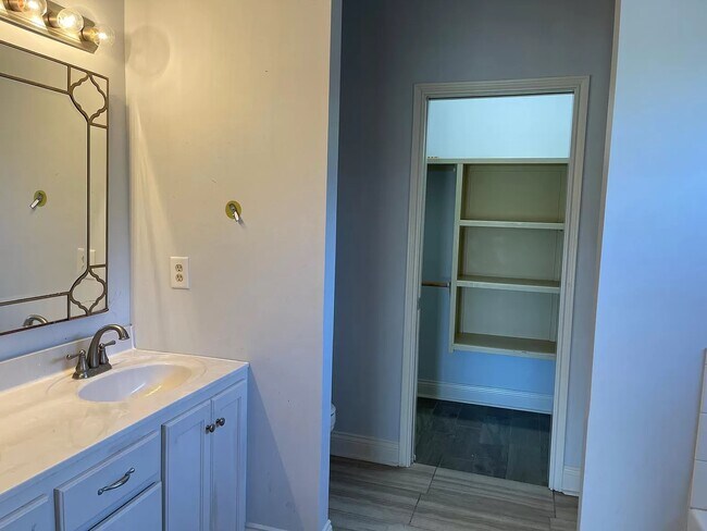 Building Photo - 232 Shadowbrush Bnd