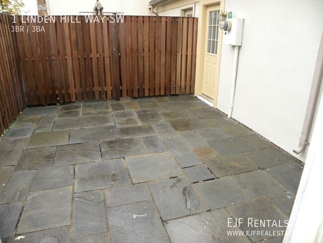 Building Photo - 1 Linden Hill Way SW