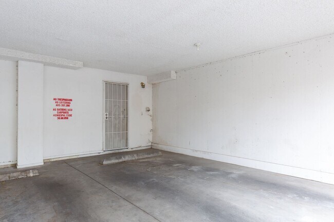Building Photo - Remodeled two bedroom unit with two car carport near UNLV