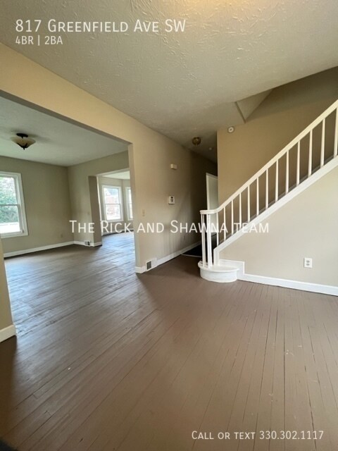 Building Photo - Large 4 bedroom home for rent with 2 baths...
