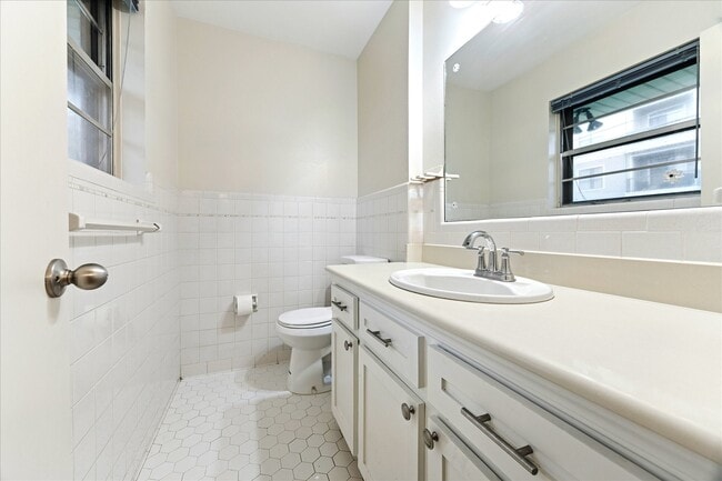 Building Photo - 1807 Locksford St