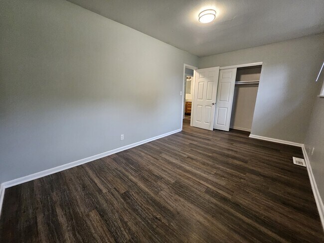 Building Photo - 6602 Lennington Dr