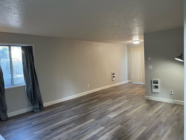 Building Photo - AVAILABLE NOW - VIEW LISTING for SPECIALS!...