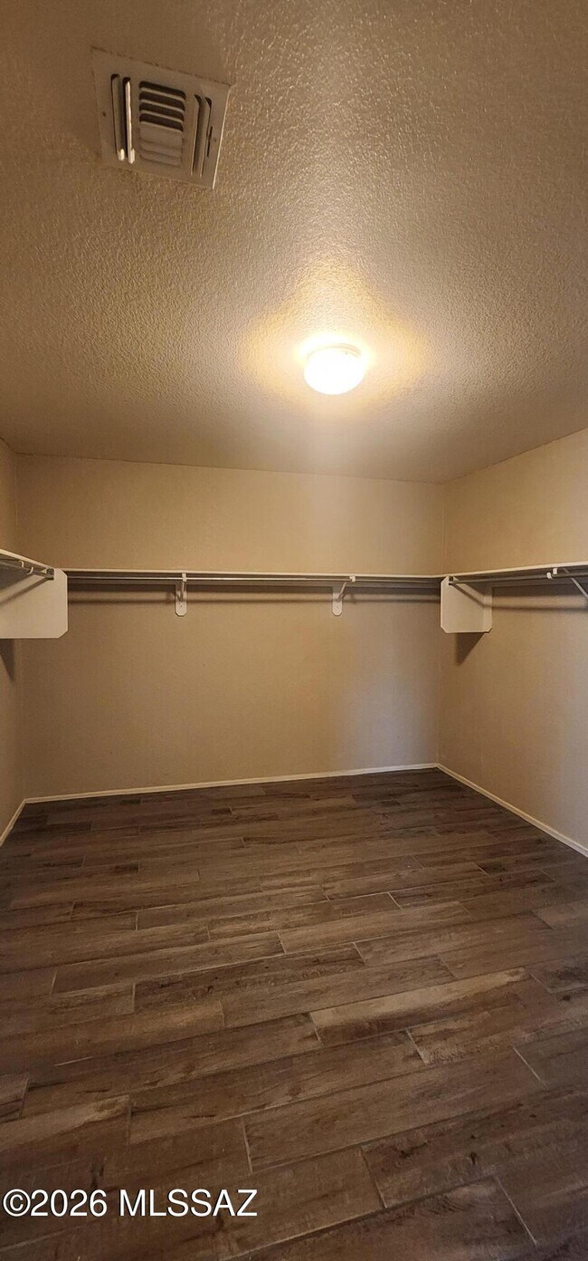 Building Photo - 1058 W Sea Star Dr