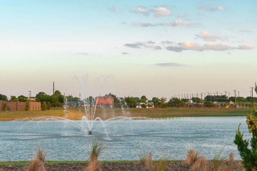 gorgeous pond - 6214 Heron Dr