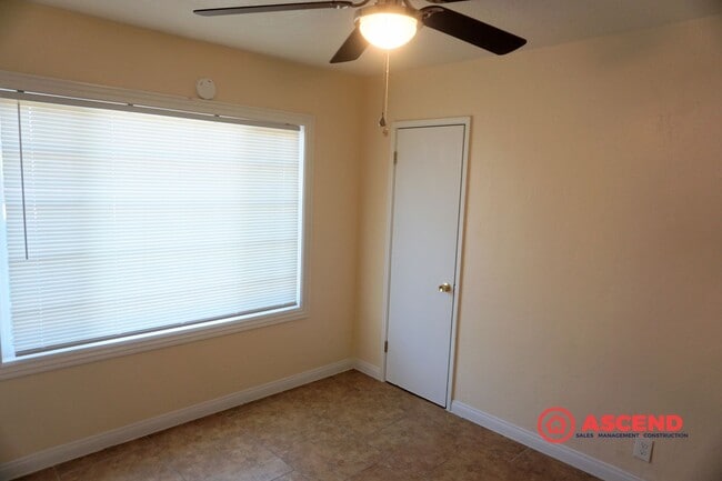 Building Photo - Home in Northeast Bakersfield