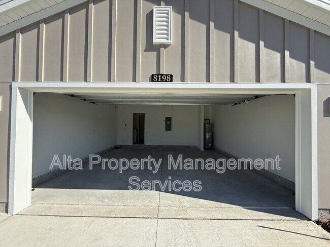 Building Photo - 8198 Horsebit Cir