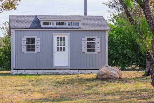 Building Photo - 104 Lazy Oak Pl