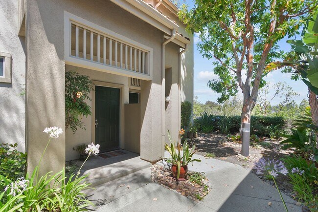 Building Photo - Beautiful End Unit Condo with Overlook of ...