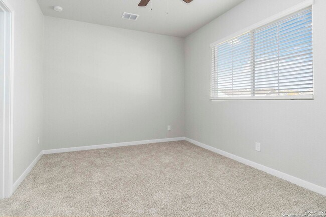 Building Photo - Brand New 3 Bd 3 Full Bath Townhouse Near ...