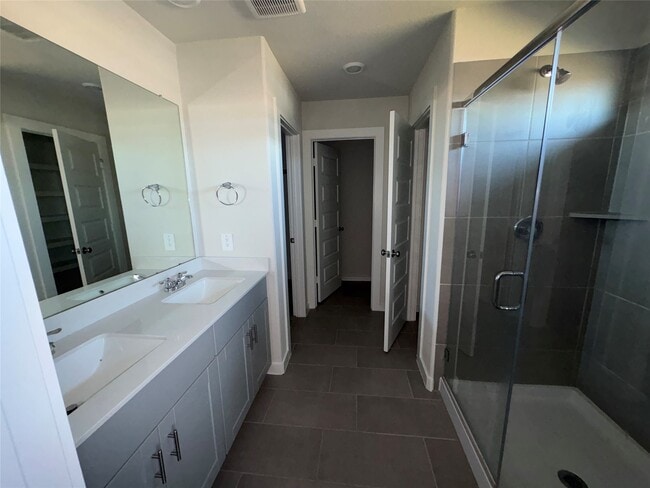 Building Photo - 16628 Sterling Clf St