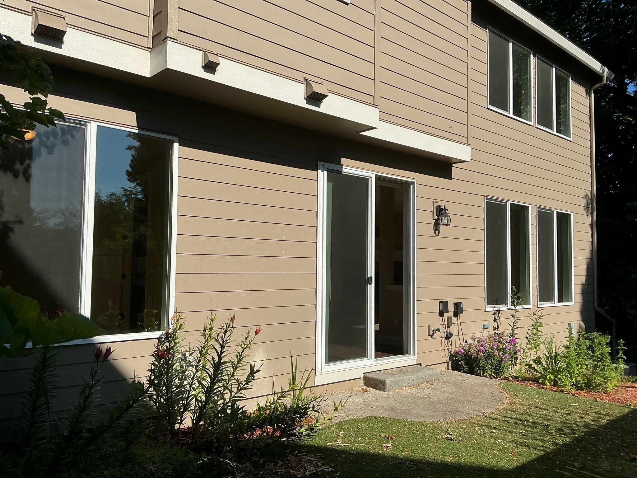 Building Photo - 17391 NW Woodrush Way