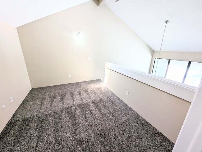 Building Photo - 2 Bed 1 Bath Condo Near Cherry Creek