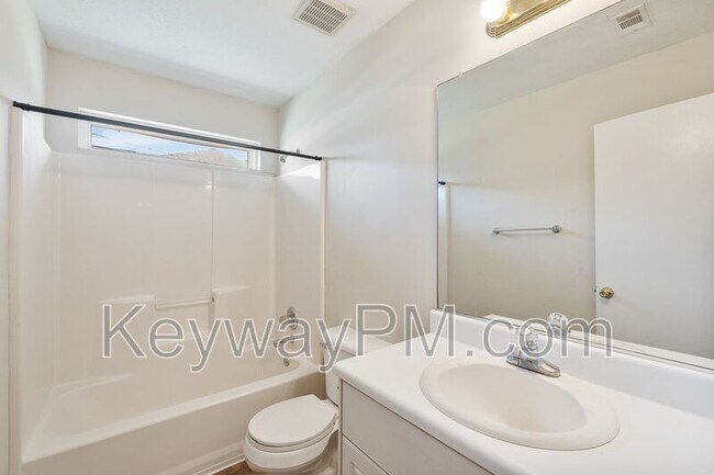 Building Photo - 3325 Hamden St