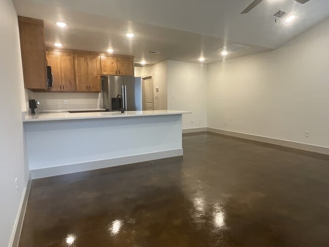 Building Photo - 533 Bradburn Rd