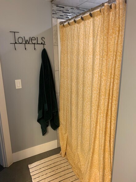 Now has glass shower door - 3111 Harrow Dr