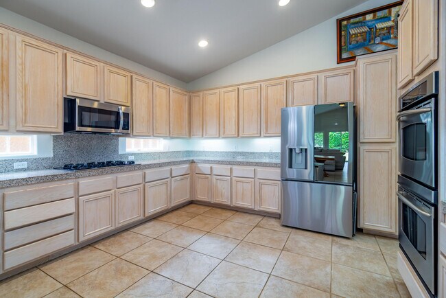 Building Photo - 45596 Torrey Pines Ct