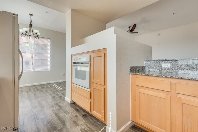 Building Photo - 35 E Agate Ave